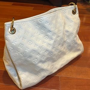 Louis Vuitton - Artsy MM Monogram Empreinte leather Neige